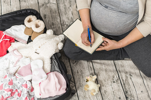 Lista completa a lucrurilor pe care trebuie sa le pui in bagajul pentru maternitate