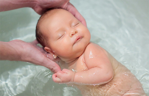 Video - Cum se face baie nou nascutului