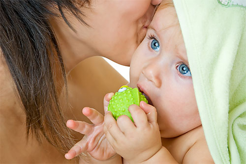 Ce putem face pentru ca bebe sa nu mai duca toate la gura?