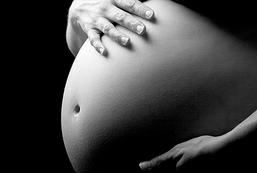 Autismul poate fi declansat de expunerea bebelusului la unele toxine in perioada de sarcina