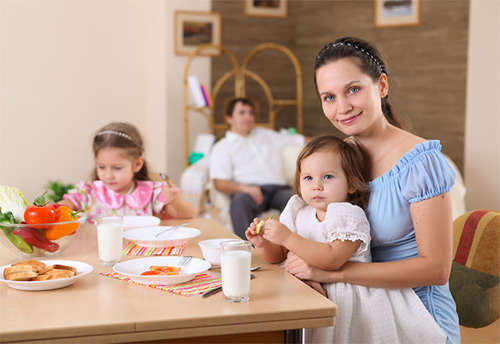 Cand poate copilul sa manance din meniul familiei?