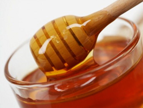 Cand se introduce mierea in alimentatia bebelusului?