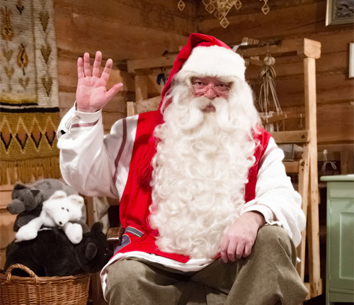 Autenticul Moș Crăciun din Finlanda vizitează copiii din România
