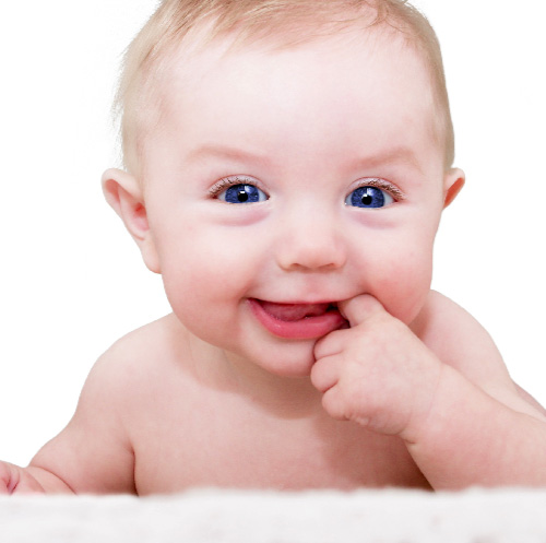 (P) Cum il ajutam pe bebe in perioada eruptiei dentare