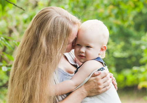 Conectarea mama-bebelus in primul an de viata | Intoarcerea la natural  