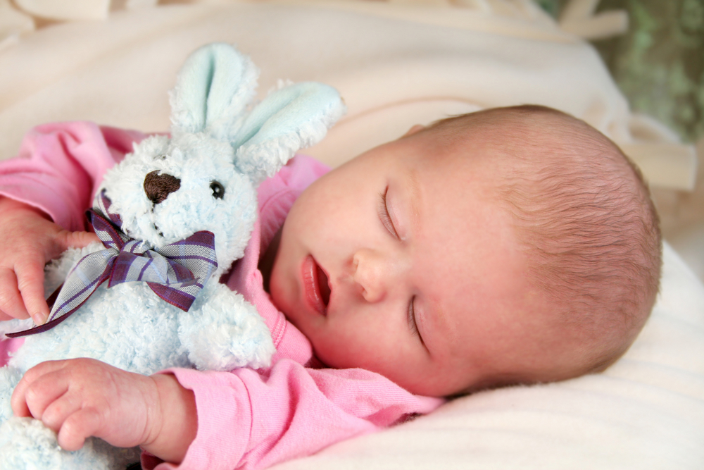 Cum trebuie imbracati bebelusii pentru somn
