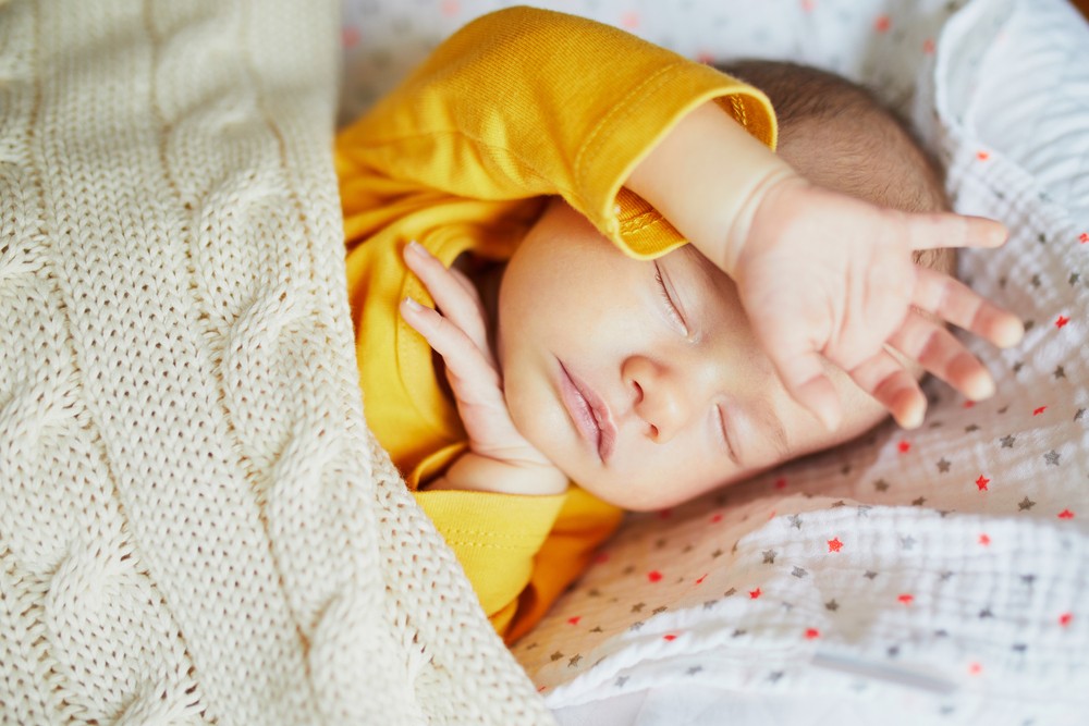 cum imbracam bebelusul pentru somn