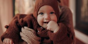 cum imbraci bebelusul iarna