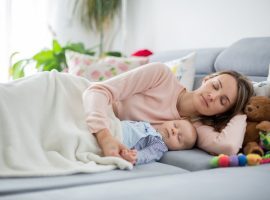 beneficii cosleeping bebe si mama