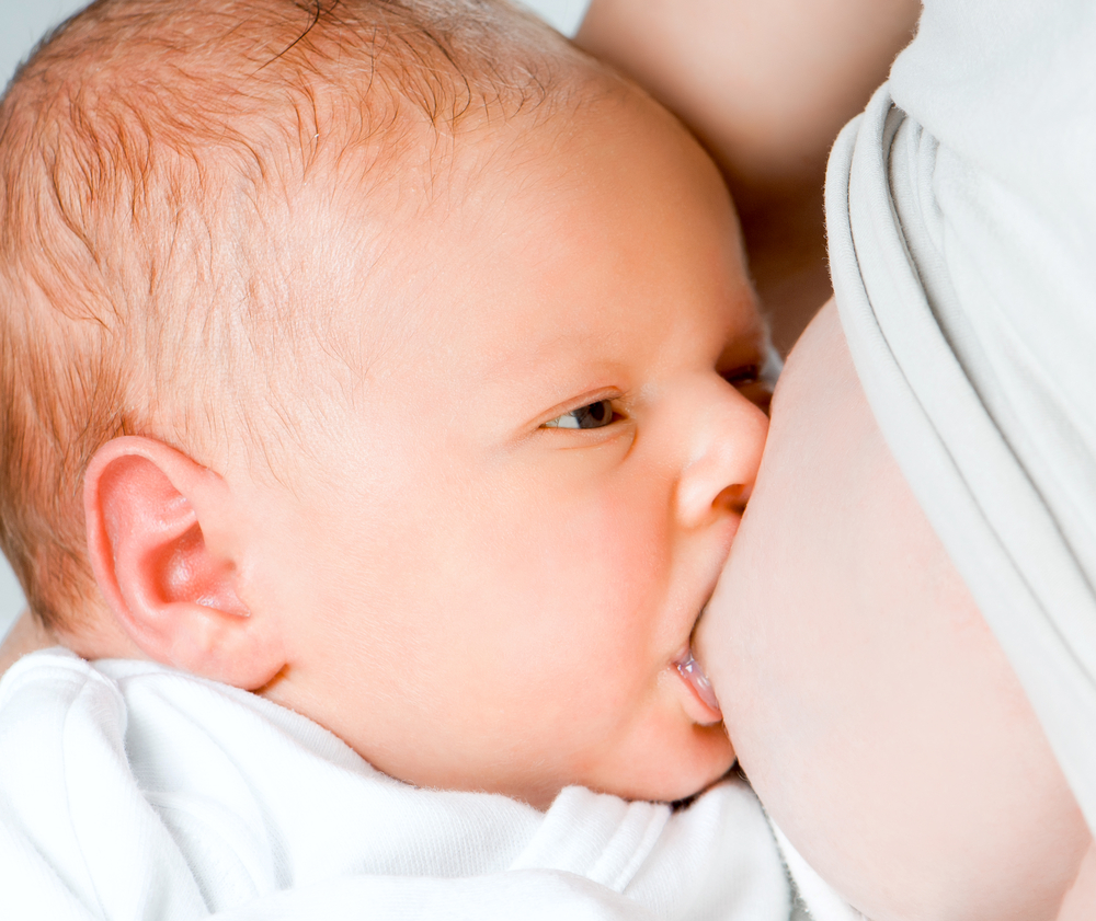 Bebelusul nu se satura cu lapte matern si are nevoie de supliment