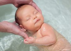 video-cum-se-face-baie-nou-nascutului.jpg