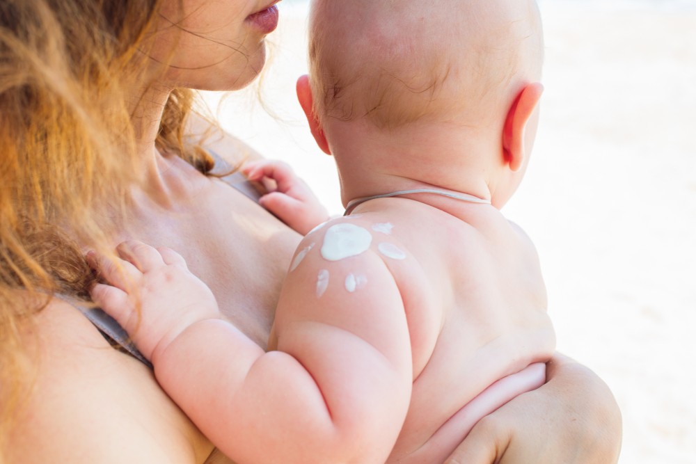 ce trebuie sa contina crema de protectie solara pentru bebelusi