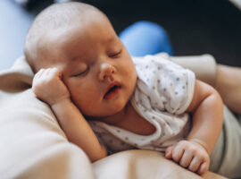 Cum-învață-un-nou-născut